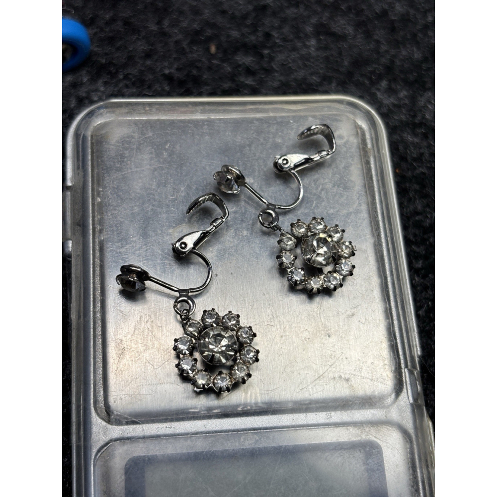 VINTAGE SILVERTONE CRYSTALS FLORAL BROOCH PIN with clip on earrings - Picture 11 of 13